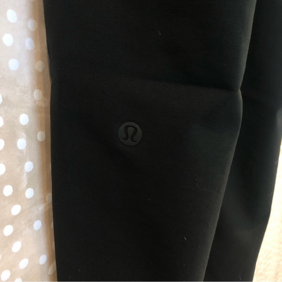 Lululemon On The Fly Pant 28” Black Size 10 Drawstring Pockets Style W5AHOS - Picture 6 of 10